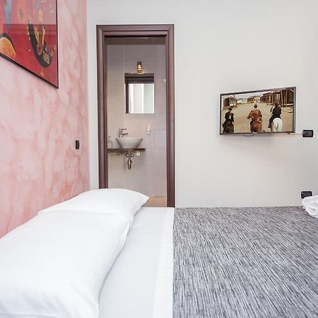 บีแอนด์บี ดอมุส เรจิส Bed & Breakfast กาญารี ภายนอก รูปภาพ