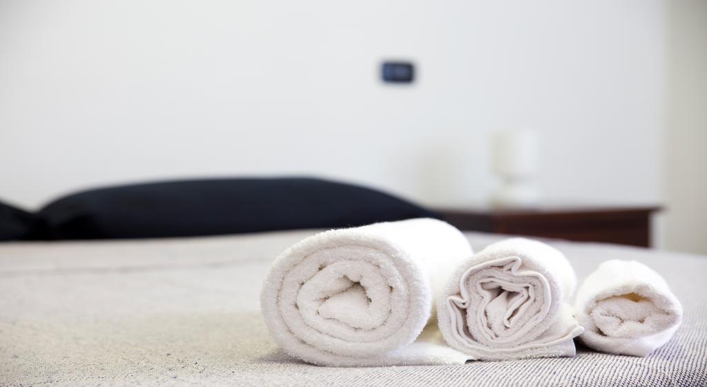บีแอนด์บี ดอมุส เรจิส Bed & Breakfast กาญารี ภายนอก รูปภาพ