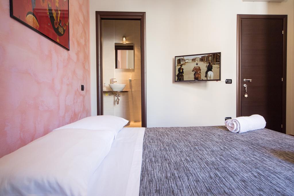 บีแอนด์บี ดอมุส เรจิส Bed & Breakfast กาญารี ห้อง รูปภาพ