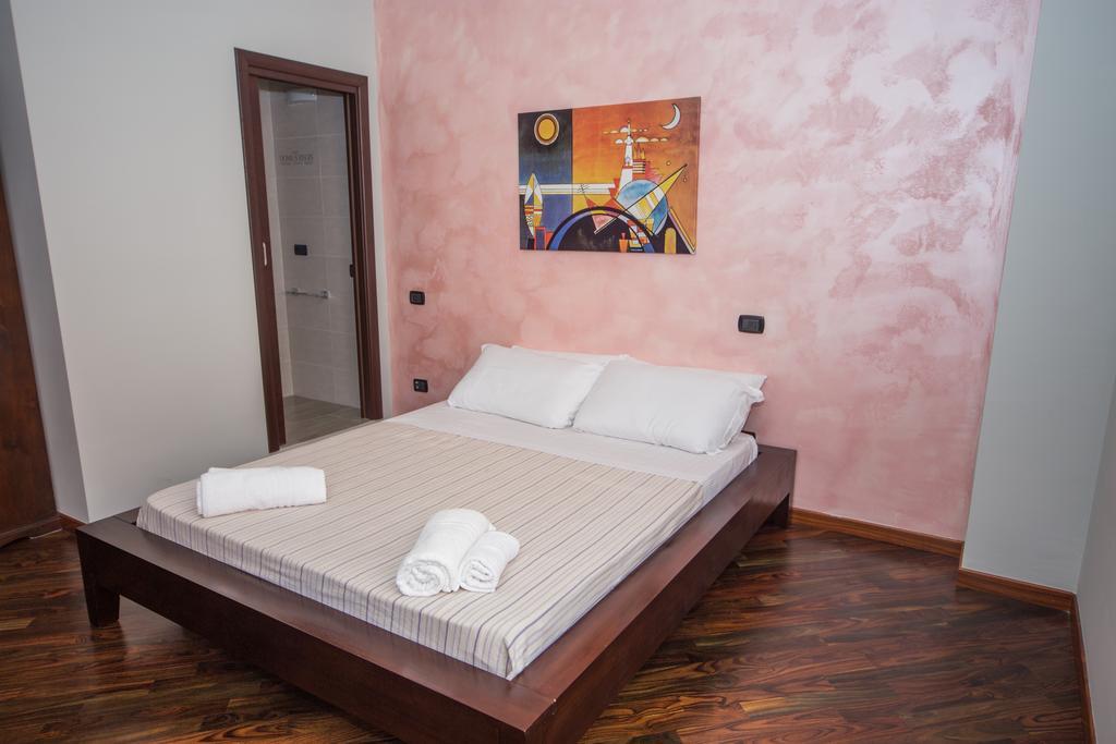 บีแอนด์บี ดอมุส เรจิส Bed & Breakfast กาญารี ห้อง รูปภาพ