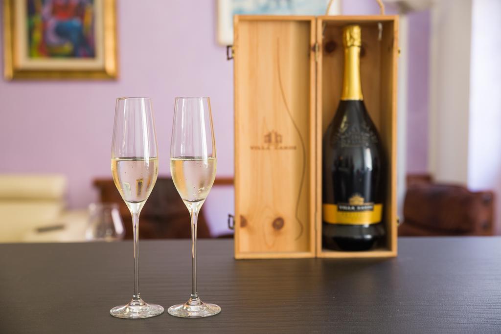 บีแอนด์บี ดอมุส เรจิส Bed & Breakfast กาญารี ภายนอก รูปภาพ