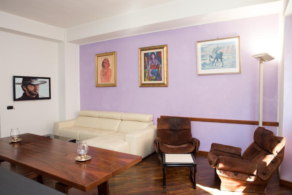 บีแอนด์บี ดอมุส เรจิส Bed & Breakfast กาญารี ภายนอก รูปภาพ