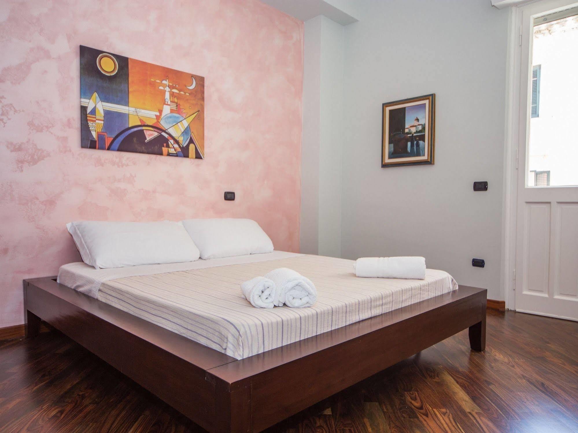 บีแอนด์บี ดอมุส เรจิส Bed & Breakfast กาญารี ภายนอก รูปภาพ